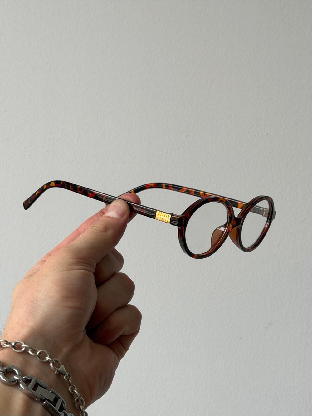 Round Tortoiseshell Glasses with Gold Temple Detail